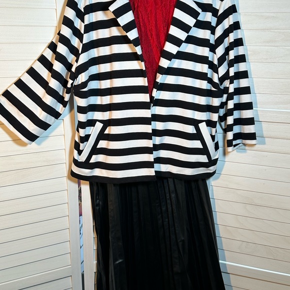 EUC Relativity Black & White Striped Blazer - Size 2X - Picture 4 of 5